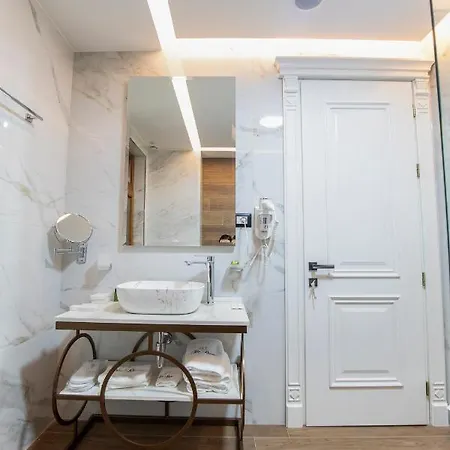 Ekrem Hotel 4*